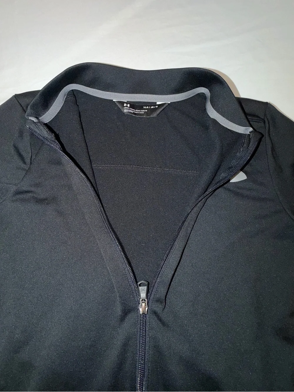 Under Armour Black Zip-Up Jacket with Gray Logo Youth M 0023